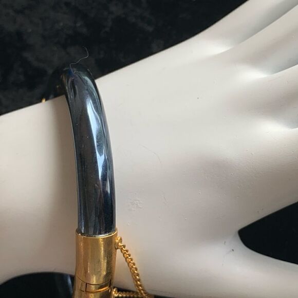 Vintage hematite bangle bracelet with gold clasp and chain - Picture 4 of 7